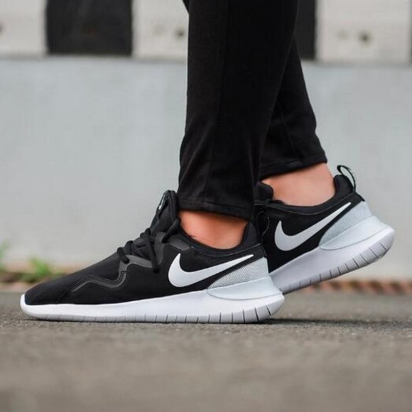 nike tessen black sneakers